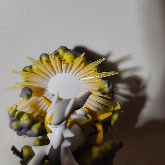 Pokémon Arceus Figurine - Picture 5 of 5